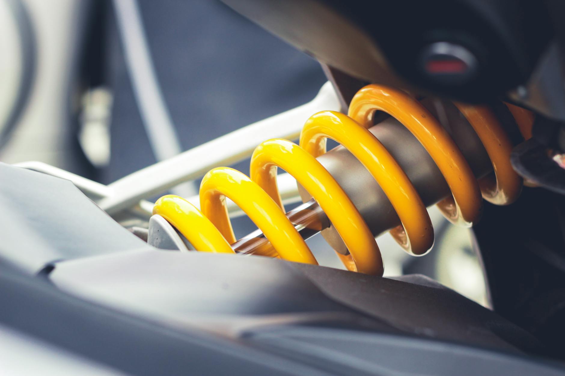 Compression Gas Springs vs Extension Gas Springs Explained